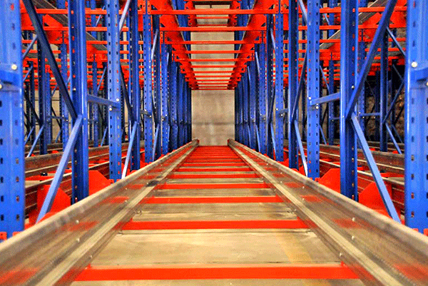 托（tuō）盤穿梭車貨架係統