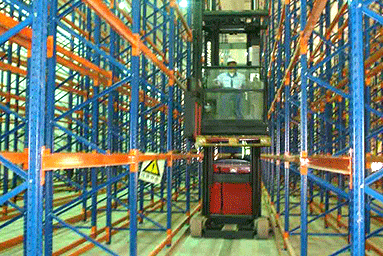 窄（zhǎi）巷道重型（xíng）貨架