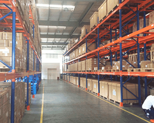 倉（cāng）庫貨架